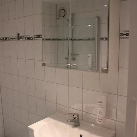 Hotel Adlon 3*