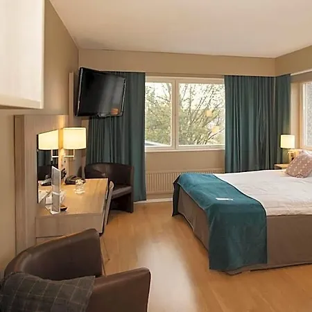 Hotel Adlon 3*