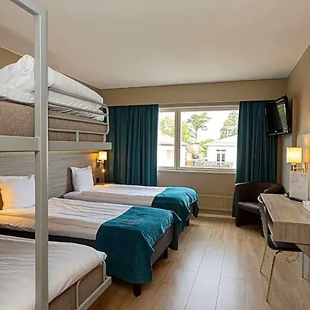 Hotel Adlon 3*