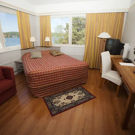 Hotel Adlon 3*